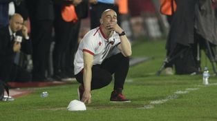 La expresión del Gallego Méndez lo dice todo. Su Newells no hizo pie pero el técnico tiene claro que deben entregar respuestas para el clásico.
