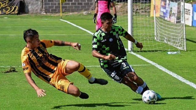 Gimnasia de Mendoza estiró en Santiago del Estero ante Mitre su buen presente deportivo. Gimnasia de Mendoza estiró en Santiago del Estero ante Mitre su buen presente deportivo.