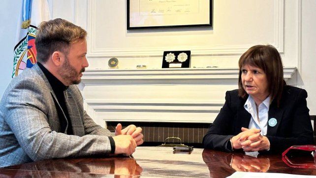 El intendente Francisco Azcué anunció que la ministra de Seguridad de la Nación