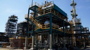 Por qué Shell vende una refinería y 700 estaciones en Argentina
