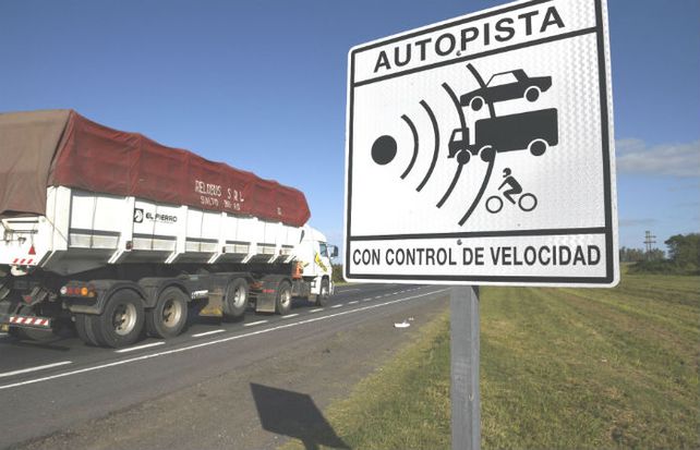 Masivos reclamos por fotomultas en la autopista a la altura de Fighiera