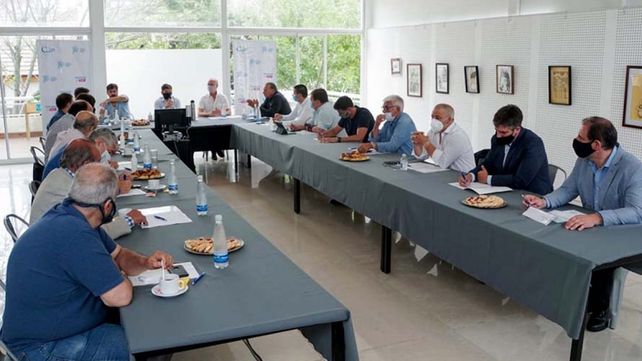 La reunión de este martes encabezada por el gobernador en San Bernardo.