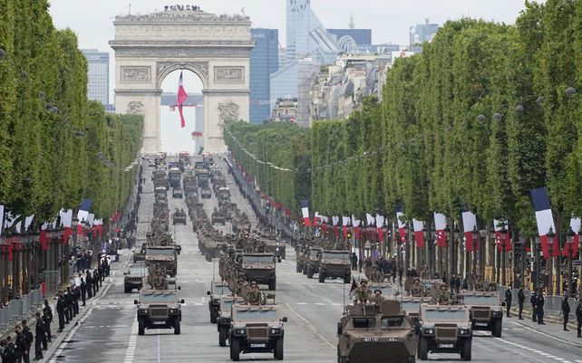 Las imágenes del desfile en Francia por el Día de la Independencia
