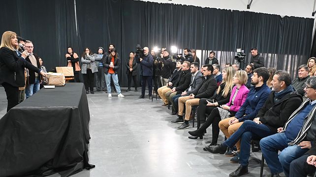 Se realizó el acto de apertura de sobres para la licitación de una obra que mejorará la distribución de agua potable en el este y el sur de Paraná