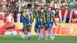 Veliz, Ovando, Ávila y Julián Fernández celebran junto a Di María tras el primer gol de Central en el Parque.