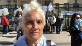 Sabrina Basile es buscada por la policía por haber participado en escraches al gobierno.