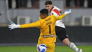 Julián Álvarez definió suave para marcar el primero de River y en junio se irá al City
