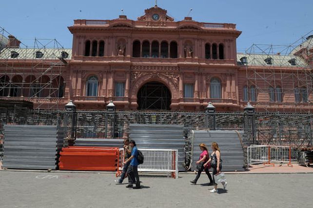Comenzaron los preparativos para la reasunción de Cristina Fernández