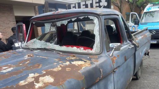 Atacaron a piedrazos a un fletero que llevaba hinchas de Newells a la cancha