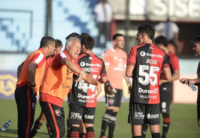 Indicaciones. Taffarel buscó respuestas que no aparecieron.