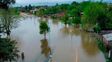 La crecida del Paraná golpea a una ciudad turística: la costanera quedó bajo el agua y hay sectores aislados