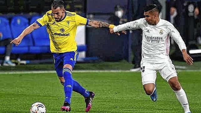 Real Madrid será anfitrión de Cádiz con la misión de ganar para quedar más cerca de Barcelona.