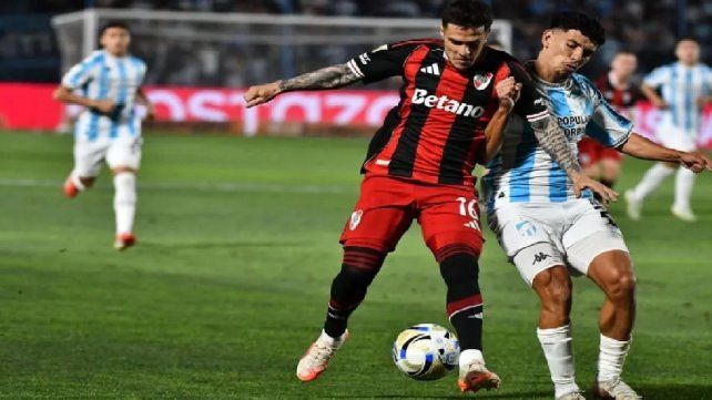 Atlético Tucumán sorprende a River y lo derrota en el José Fierro.