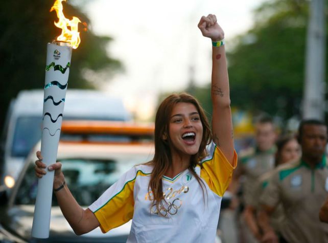 Calu Rivero fue la elegida para llevar la antorcha.