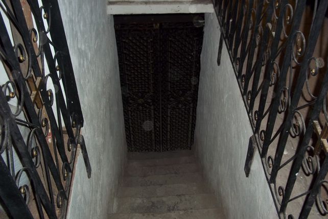 Escalera que comunica al subsuelo de la Iglesia de la Inmaculada Concepción.