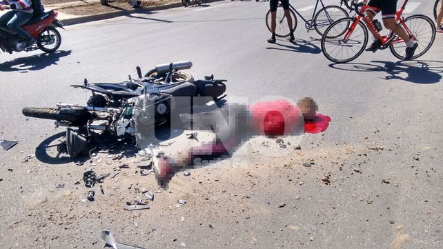 Un joven motociclista murió tras un choque en la costanera Un joven motociclista murió tras un choque en la costanera
