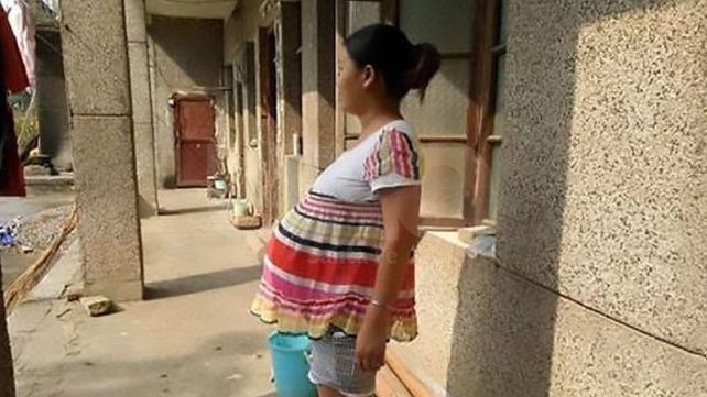 Insólito récord Guinness : hace 17 meses que está embarazada