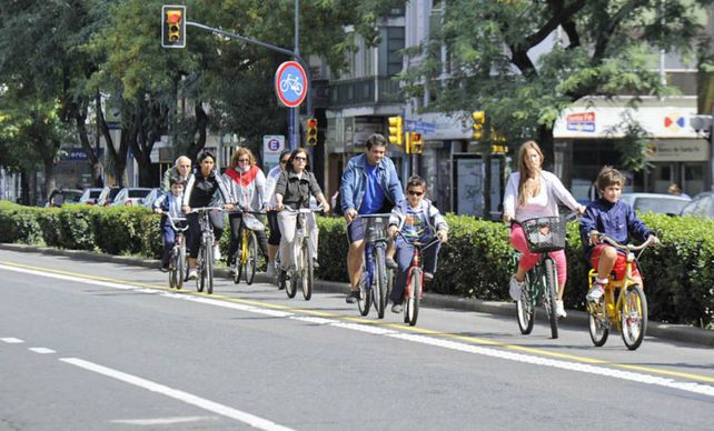 &nbsp;La falta de acatamiento a las leyes nacionales de tránsito ubican a los ciclistas en un mismo grado de responsabilidad que la de otros vehículos mayores.