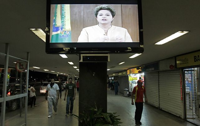 Tras las protestas. Dilma Rousseff espera un rápido tratamiento legislativo de su iniciativa de la consulta popular.