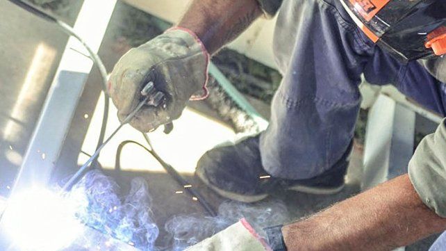 Un informe advirtió que se perdieron 130.000 puestos de trabajo en el sector privado