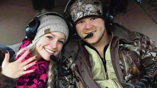 Se casan y se matan al salir en helicóptero