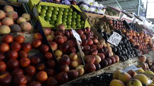El precio de las frutas está en franco ascenso y en Rosario los bolsillos son cada vez más flacos.