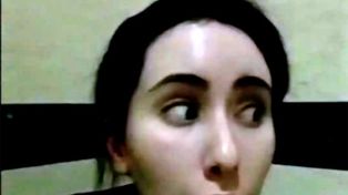 La mirada de terror de la princesa Latifa expresa su estado de indefensión en manos de su poderoso padre, el emir.&nbsp;