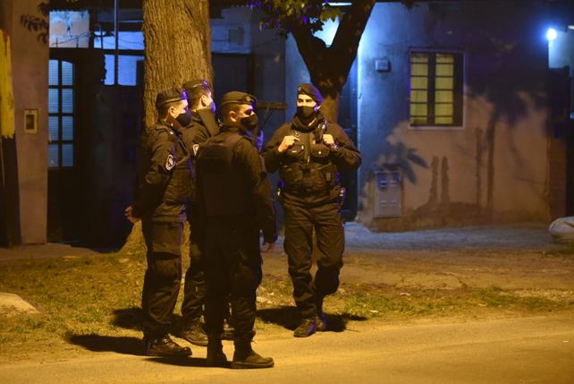 Disparan contra tres casas y matan a una chica de 14 años que estaba lavando los platos