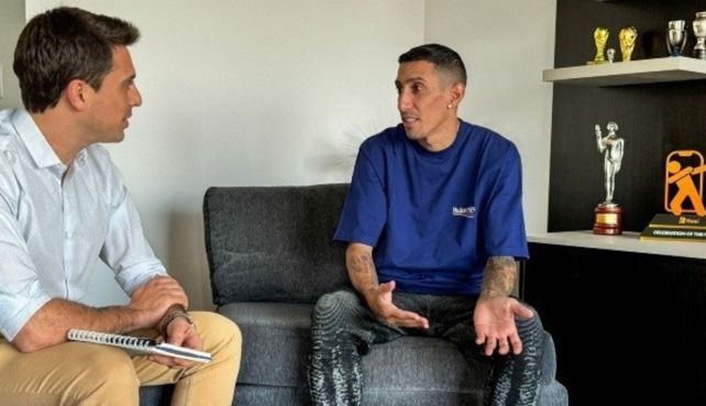 Angel Di María durante en la charla en la que soltó su angustia: Tocaron a mi familia
