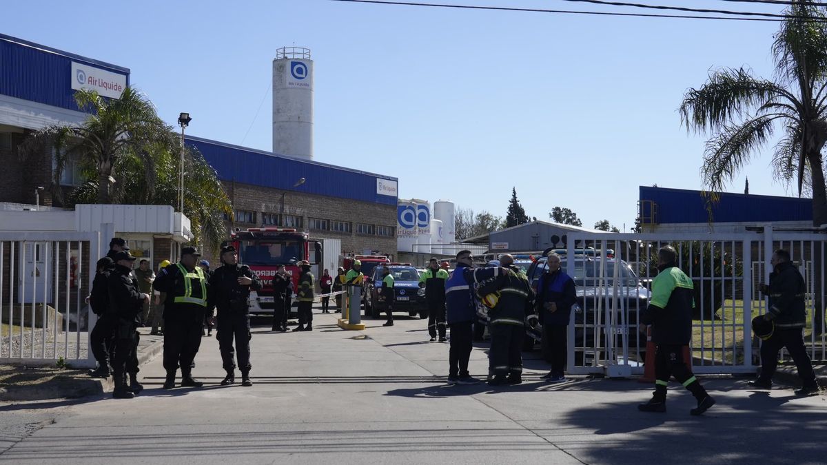 Una Avioneta Se Estrelló Sobre Una Planta Industrial De La Zona Oeste Y Murió El Piloto 9242