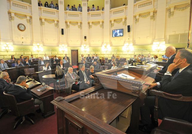 Discursos. Los legisladores de todas las bancadas remarcaron la necesidad de defender el sistema democrático./ Juan M. Baialardo.