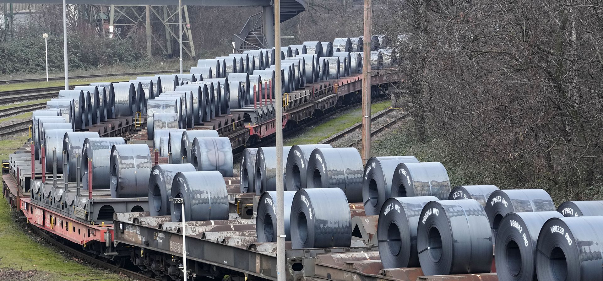 Acero en vagones de bobinas antes del transporte en la fábrica principal del productor de acero en dificultades thyssenkrupp en Duisburg, Alemania, el martes 4 de febrero de 2025. (Foto AP/Martin Meissner) Acero en vagones de bobinas antes del transporte en la fábrica principal del productor de acero en dificultades thyssenkrupp en Duisburg, Alemania, el martes 4 de febrero de 2025. (Foto AP/Martin Meissner)
