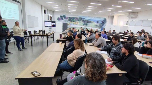 Actividad academíca y comunitaria sobre salud y ambiente reunió a expertos y cooperativas. Fallas y precariedad de plantas de reciclaje Paraná y Oro Verde&nbsp;