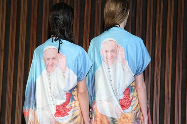 El Papa, hasta en la bata:nuevo ícono fashion