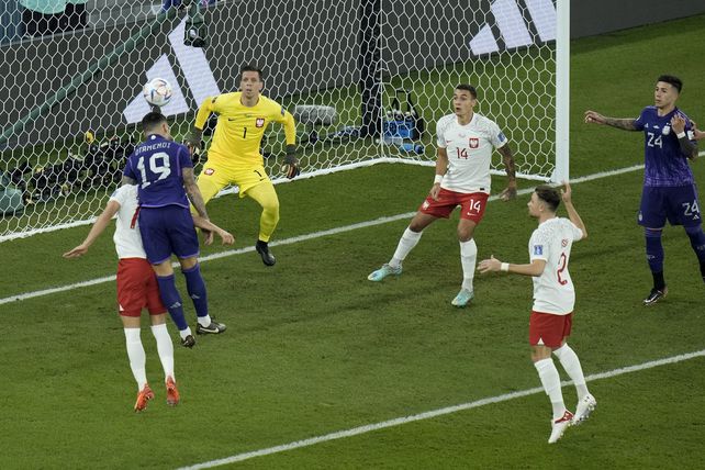 Argentina venció 2-0 a Polonia y jugará ante Australia