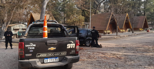 El procedimiento en el&nbsp; Parque Sarmiento en Carcarañá donde hallaron a dos sospechosos por el crimen ocurrido el 30 de julio en Luis Palacios.&nbsp;
