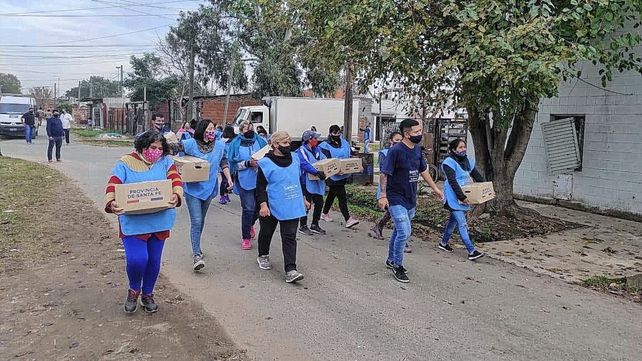 La entrega de módulos alimentarios a familias en barrios de la ciudad Santa Fe La entrega de módulos alimentarios a familias en barrios de la ciudad Santa Fe
