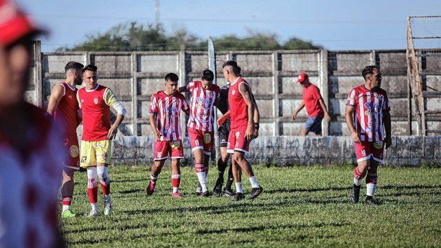 Atlético Paraná festejó en suelo Mondonguero.