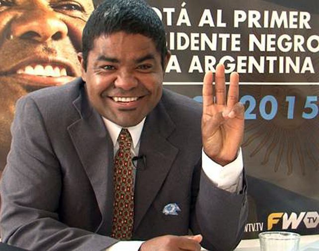 Obaca se anuncia como el primer presidente negro.