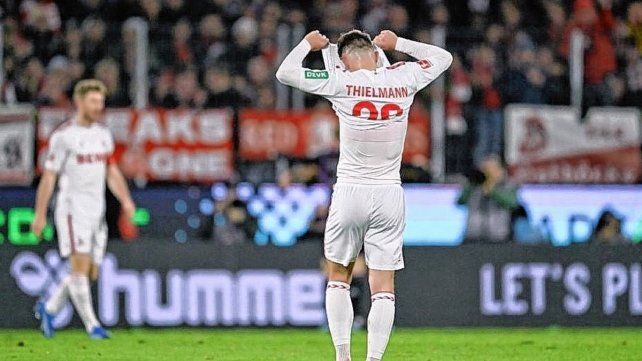 Colonia de Alemania sufrió una importante multa en la Bundesliga por mal comportamiento de sus hinchas.