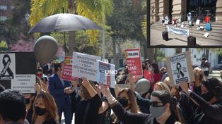 Con valijas frente a Casa de Gobierno, las agencias de viaje rogaron por la vuelta del turismo