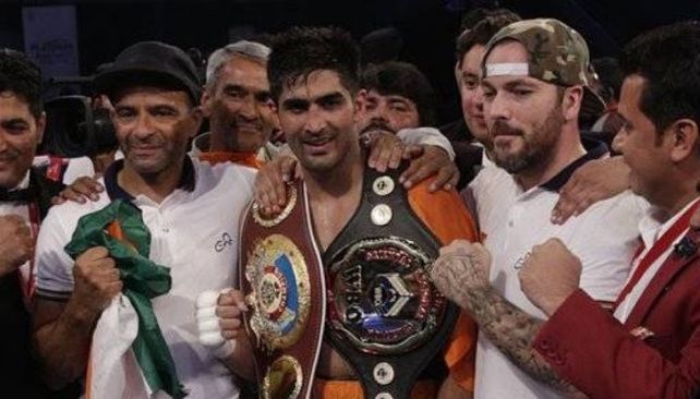 En gesto de Paz, un boxeador indio devolvió el cetro mundial a su rival chino