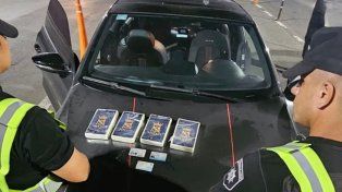 Hallan 4 kilos de cocaína en un auto en el peaje de General Lagos