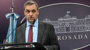 Manuel Adorni: cuánto valen hoy sus Bitcoin y qué sueldo hace falta para comprarlos