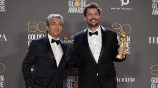 Darín y Mitre con el Globo de Oro que ganaron el martes pasado.&nbsp;