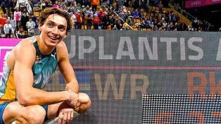 Armand Duplantis sigue haciendo historia en salto con garrocha.