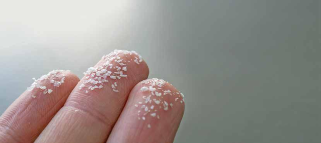Los microplásticos están invandiendo todos los ámbitos de manera silenciosa. Ahora se sabe que llegaron a los órganos reproductivos humanos.