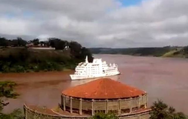 Rehabilitarán dos de los tres paseos de las Cataratas mientras baja el Iguazú