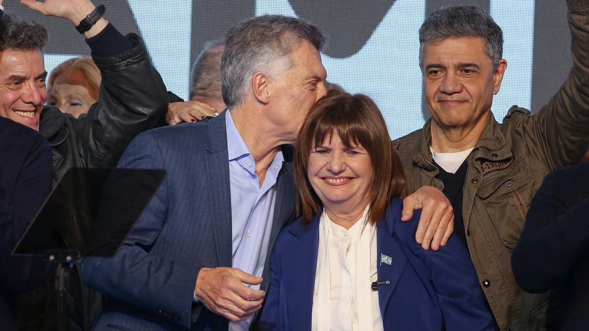 Macri Y Bullrich El Abrazo Autodestructivo 1943