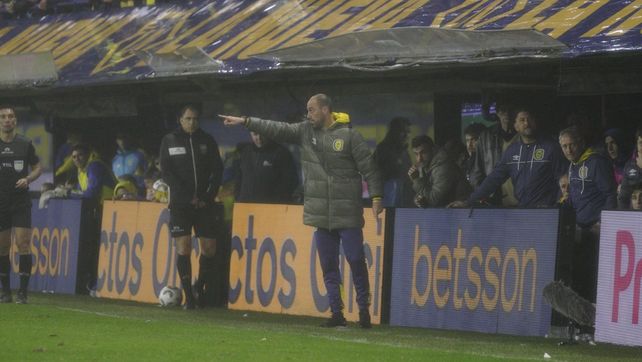 Matías Lequi no paró de dar indicaciones. Se fue conforme con Central